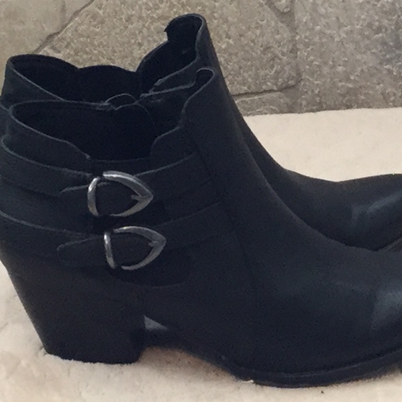 Baretraps black booties - Picture 1 of 5